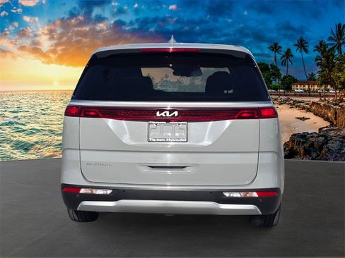 Used 2023 Kia Carnival EX image 6