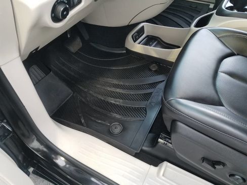 Certified 2024 Chrysler Pacifica Touring-L w/ Road Tripper Package image 10