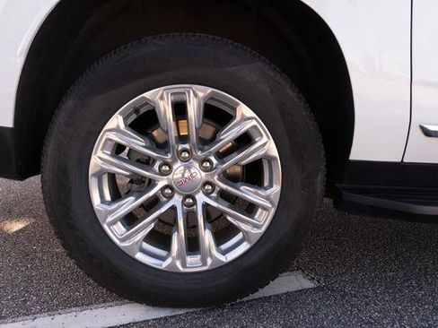 Used 2023 GMC Yukon XL SLT image 42