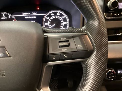 Used 2022 Mitsubishi Outlander ES image 25