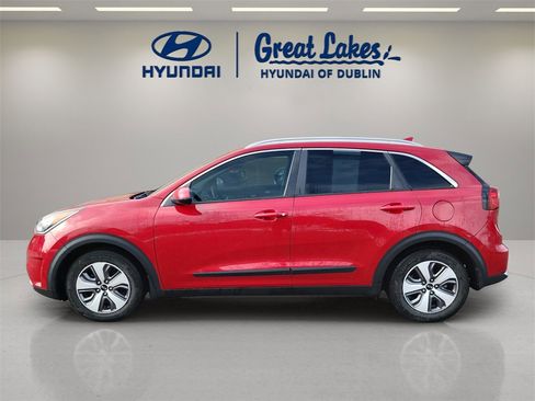 Used 2018 Kia Niro LX image 2