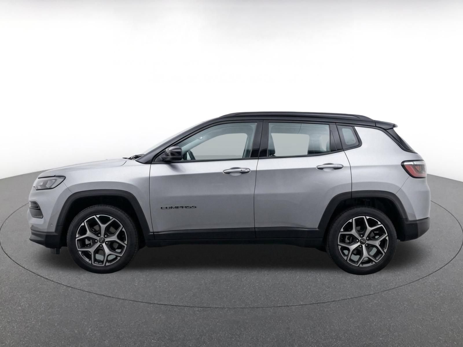 Used 2025 Jeep Compass Limited AWD/4WD image 4