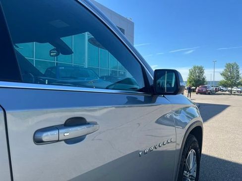 Used 2023 Chevrolet Traverse LT FWD image 5
