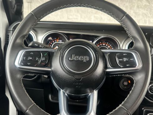 Used 2023 Jeep Gladiator Overland image 22