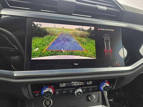 Used 2024 Audi Q3 2.0T Premium w/ Convenience Package image 29