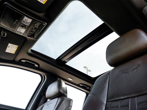 Used 2020 Nissan Titan Platinum Reserve w/ Moonroof Package image 4