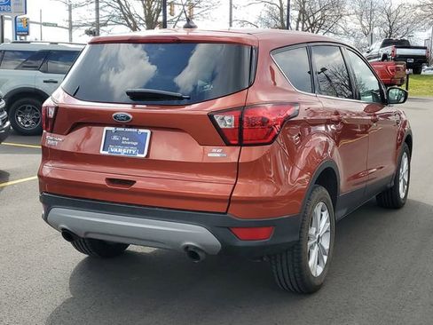 Certified 2019 Ford Escape SE image 4
