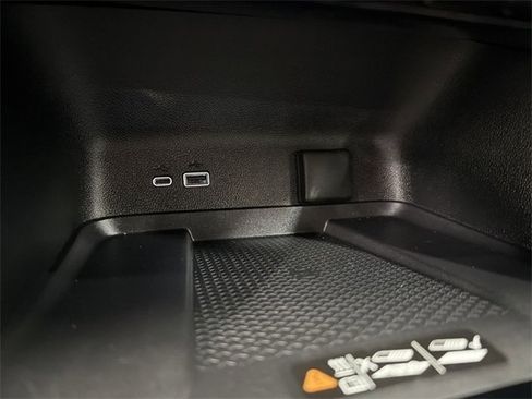 Certified 2025 Chevrolet Traverse LT image 26