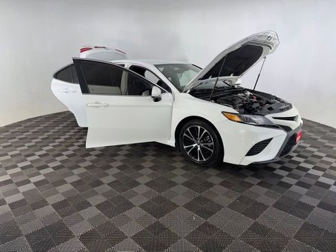 Used 2020 Toyota Camry SE FWD image 10