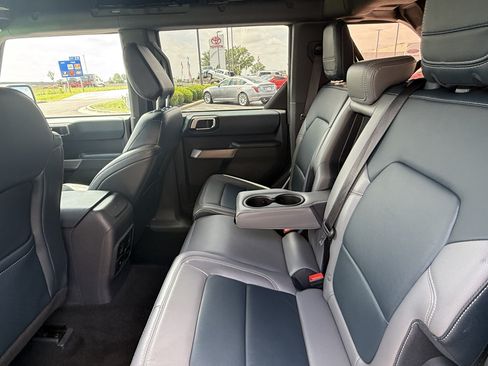 Used 2022 Ford Bronco Outer Banks AWD/4WD image 6