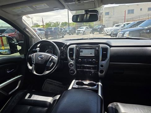 Used 2017 Nissan Titan SL w/ SL Towing Convenience Package AWD/4WD image 5