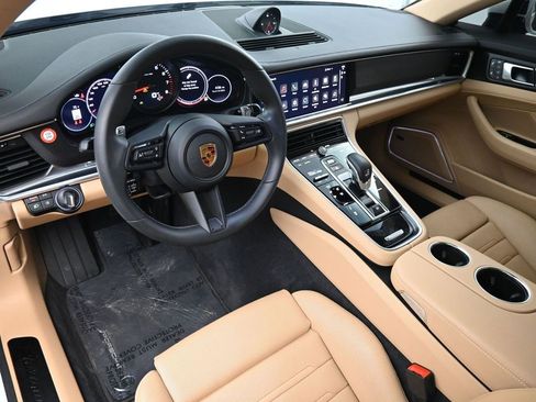 Certified 2023 Porsche Panamera Platinum Edition image 4