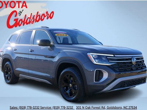 Used 2024 Volkswagen Atlas Peak Edition SE image 1