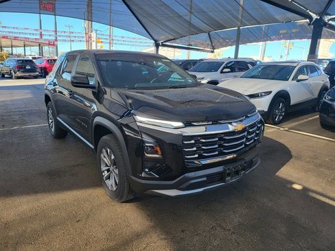 Used 2025 Chevrolet Equinox LT image 3