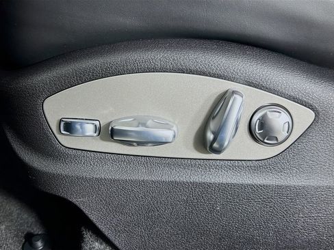 New 2026 Porsche Macan image 22