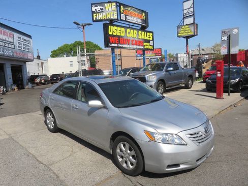 Used 2009 Toyota Camry LE FWD image 3