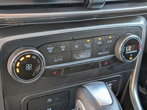 Used 2020 Ford EcoSport SE image 25