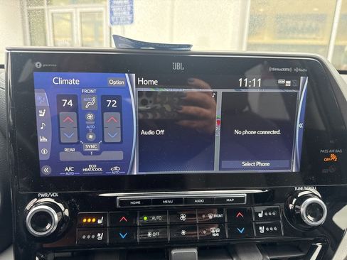 Used 2021 Toyota Highlander Limited image 2