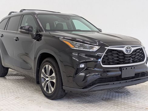 Used 2021 Toyota Highlander XLE image 7