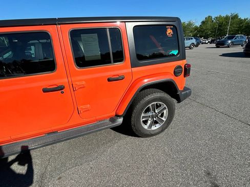 Used 2018 Jeep Wrangler Unlimited Sahara AWD/4WD image 8