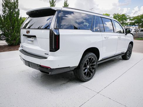 Used 2026 Cadillac Escalade ESV Sport w/ LPO, ONYX Package AWD/4WD image 11
