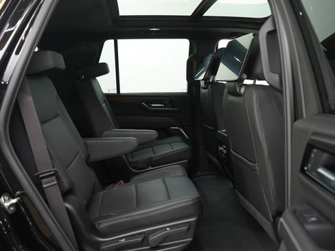Used 2025 GMC Yukon Denali w/ Denali Reserve Package AWD/4WD image 12