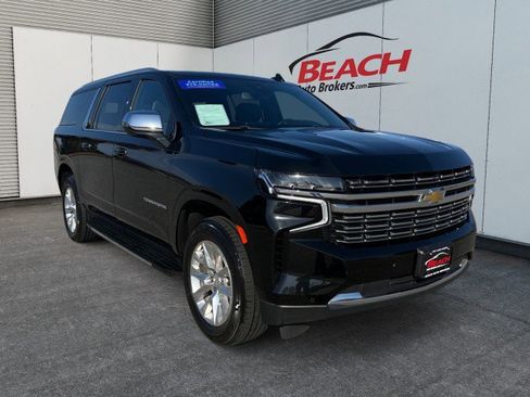 Used 2023 Chevrolet Suburban Premier image 3