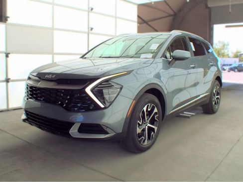 Used 2024 Kia Sportage EX AWD/4WD image 2