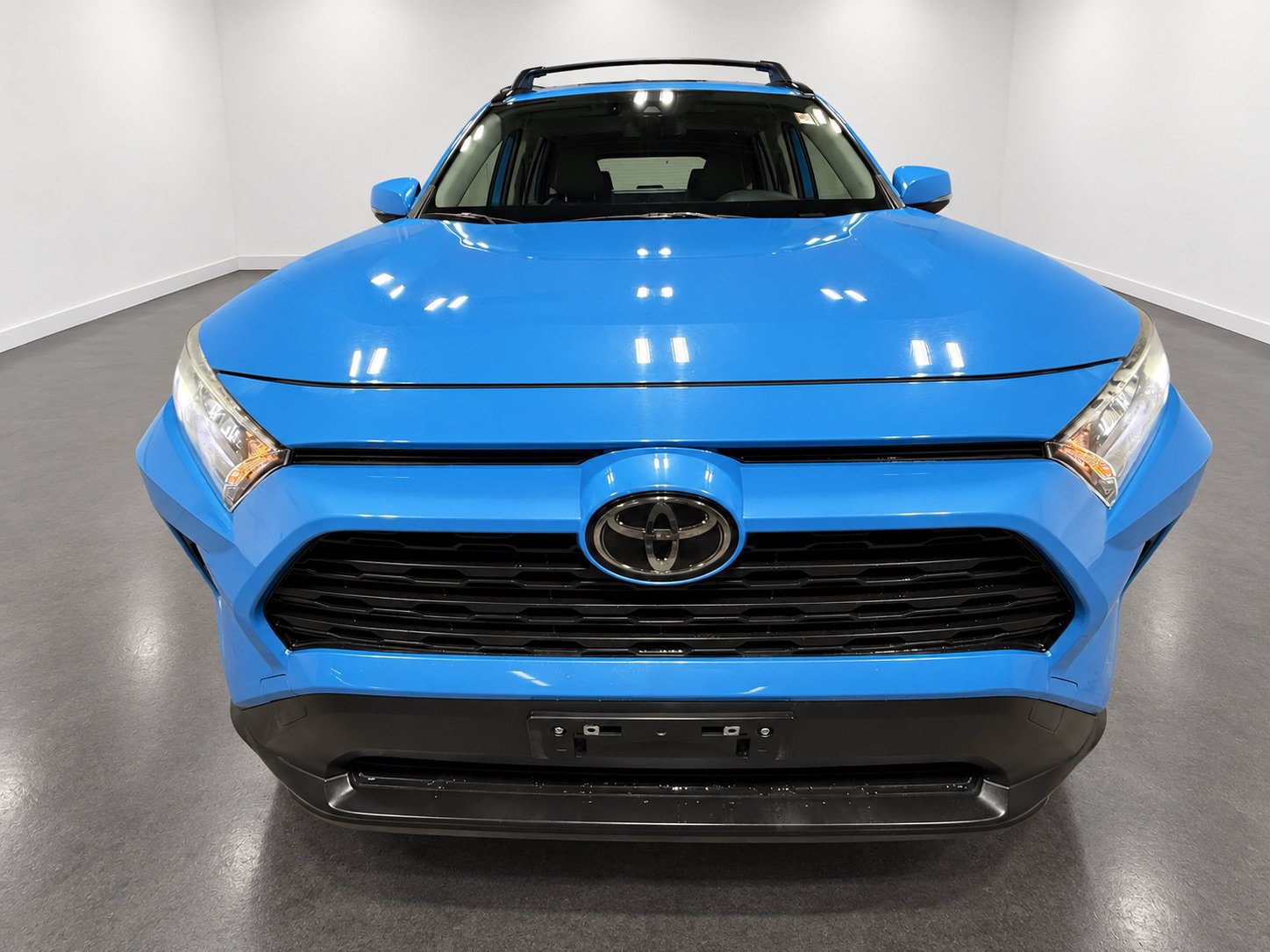 Used 2020 Toyota RAV4 XLE Premium AWD/4WD image 3