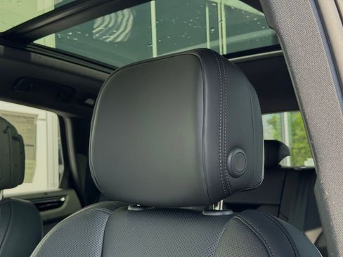 New 2025 Porsche Macan image 24