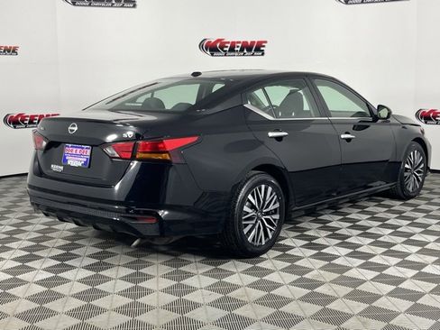 Used 2023 Nissan Altima 2.5 SV image 3