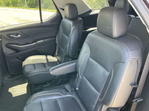 Used 2021 Chevrolet Traverse LT w/ LT Premium Package AWD/4WD image 16