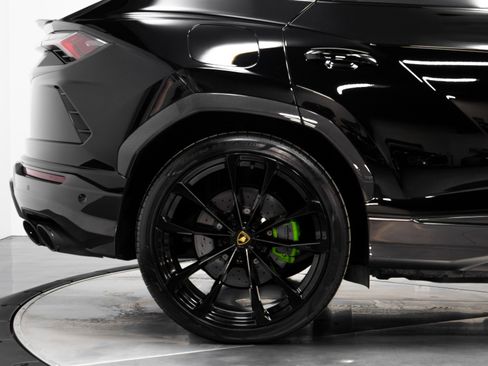 Used 2022 Lamborghini Urus image 17