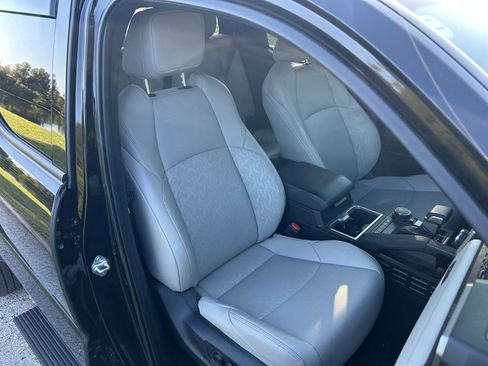 Used 2025 Toyota Tacoma Limited AWD/4WD image 15