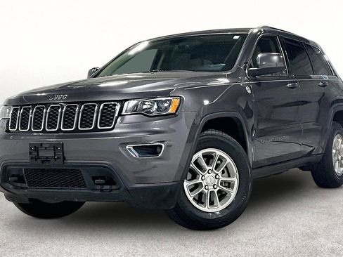 Used 2019 Jeep Grand Cherokee Laredo AWD/4WD image 14