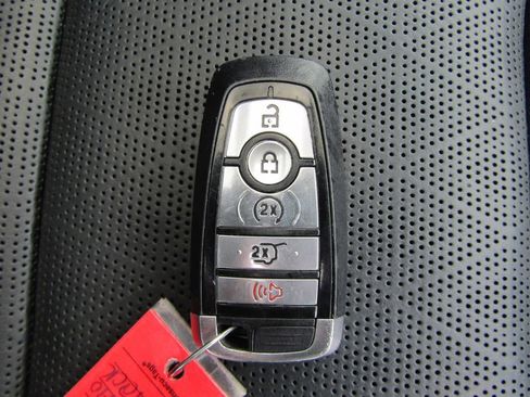 Used 2020 Ford Explorer Platinum w/ Premium Technology Package AWD/4WD image 40
