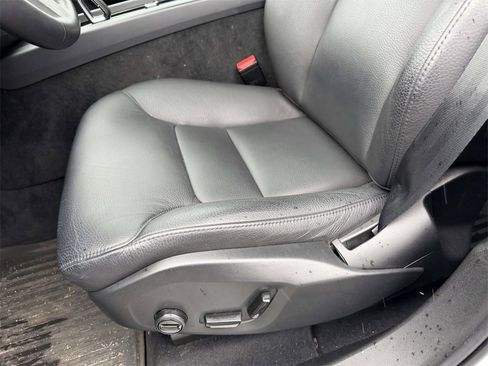 Used 2023 Volvo XC60 B5 Plus image 17