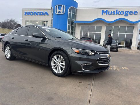 Used 2018 Chevrolet Malibu LT image 1