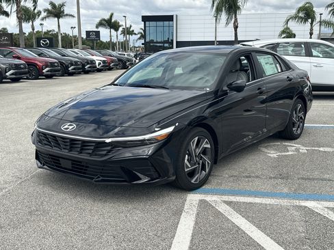 New 2026 Hyundai Elantra Limited FWD image 2