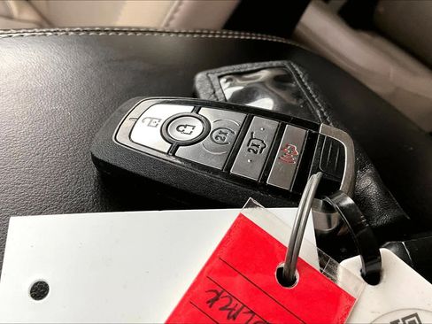 Used 2020 Ford Explorer Limited image 12