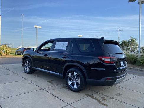 Used 2025 Honda Pilot EX-L image 10