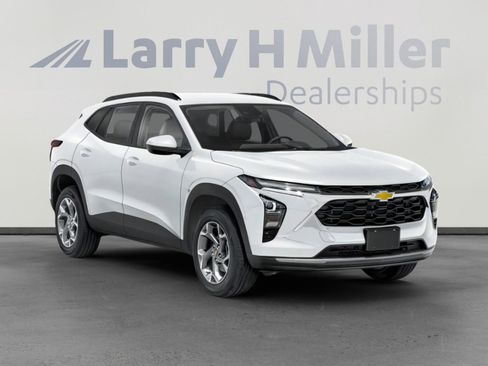 Used 2025 Chevrolet Trax LT w/ LT Convenience Package FWD image 9