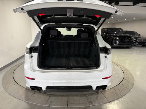 Used 2022 Porsche Cayenne image 16