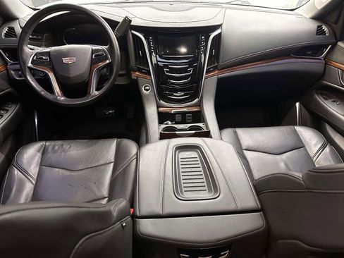 Used 2019 Cadillac Escalade ESV Luxury image 20