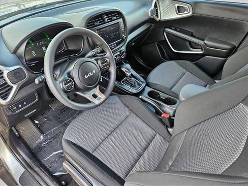 Used 2025 Kia Soul LX image 9