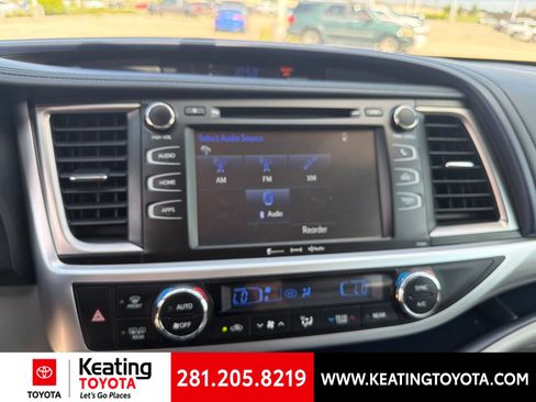 Used 2016 Toyota Highlander Plus FWD image 17