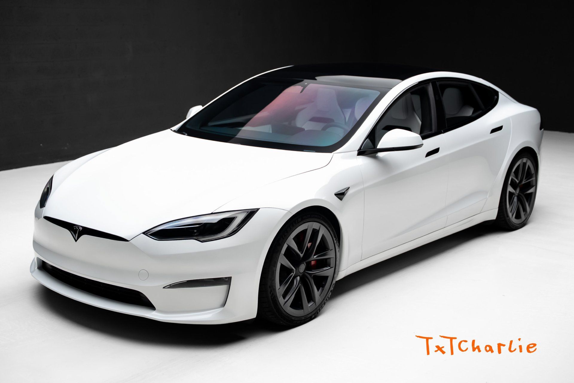 Used 2025 Tesla Model S Plaid AWD/4WD image 1