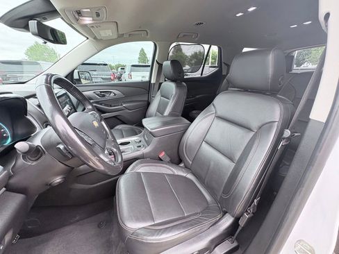 Used 2019 Chevrolet Traverse Premier w/ Driver Confidence II Package FWD image 6