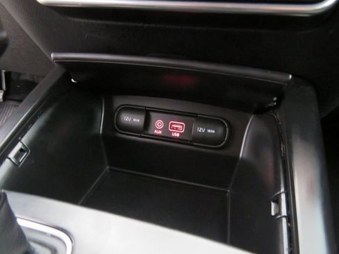 Used 2017 Kia Sorento LX w/ LX Convenience Package image 27