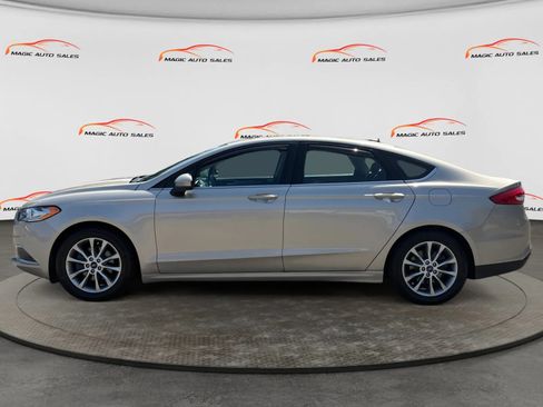 Used 2017 Ford Fusion SE w/ Fusion SE Technology Package FWD image 7